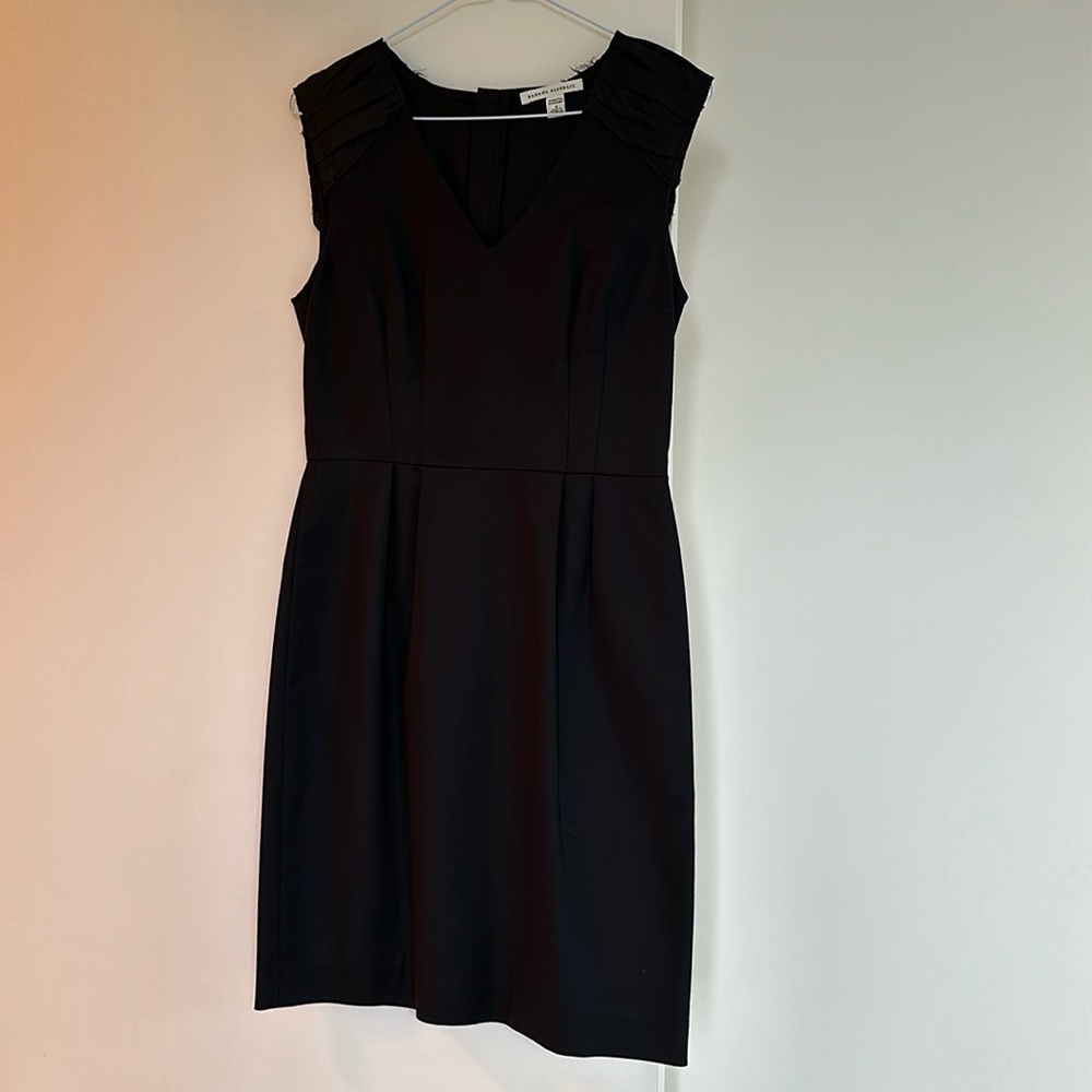 Banana Republic Black V neck cap-sleeved dress